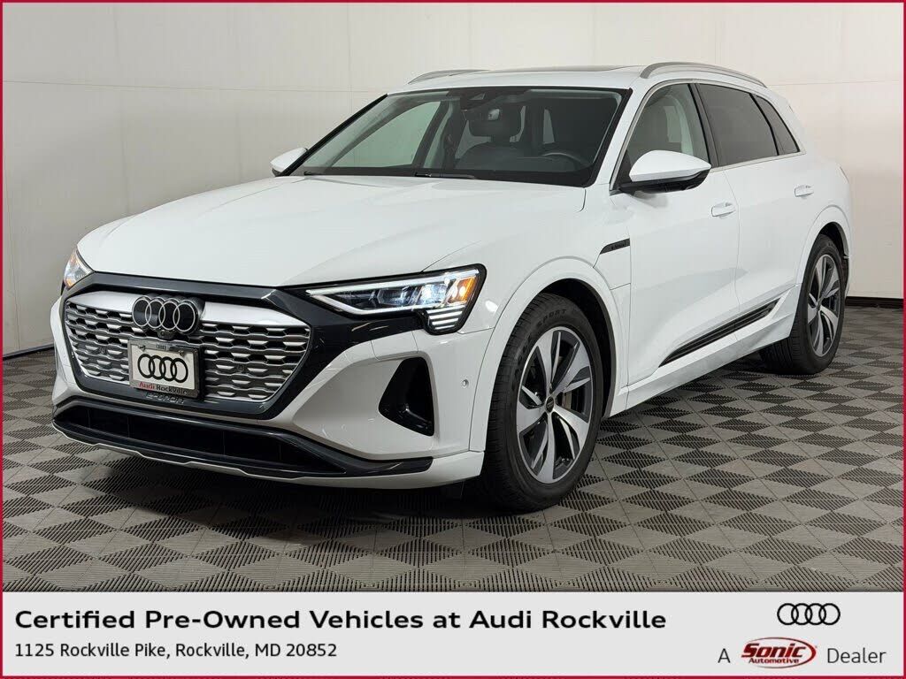 2024 AUDI Q8