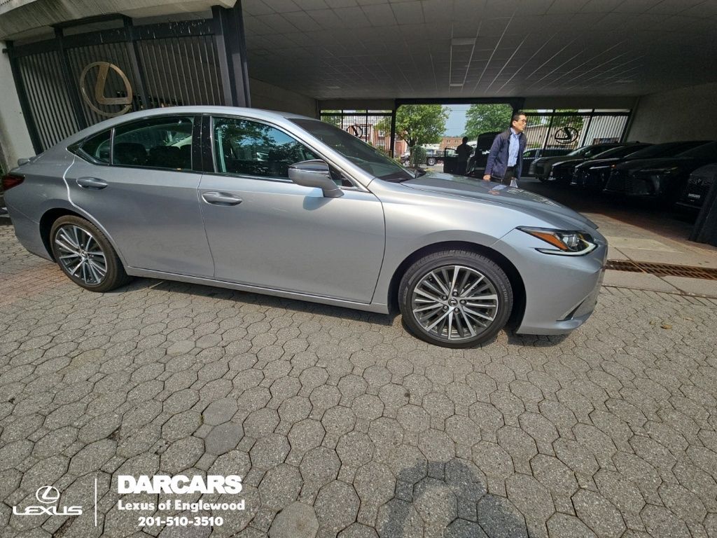 2024 LEXUS ES