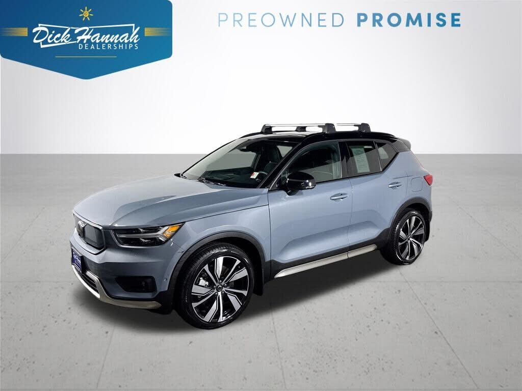 2022 VOLVO XC40