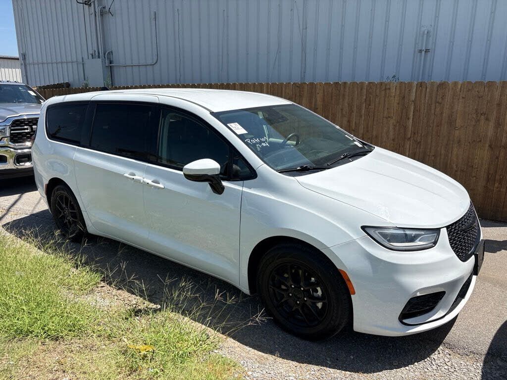 2023 CHRYSLER Pacifica