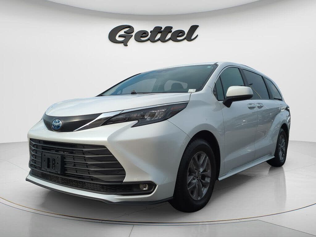2025 TOYOTA Sienna