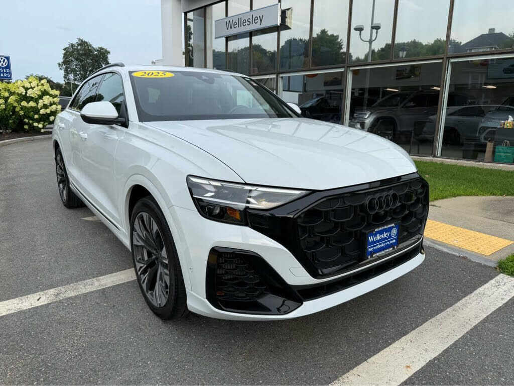 2025 AUDI Q8