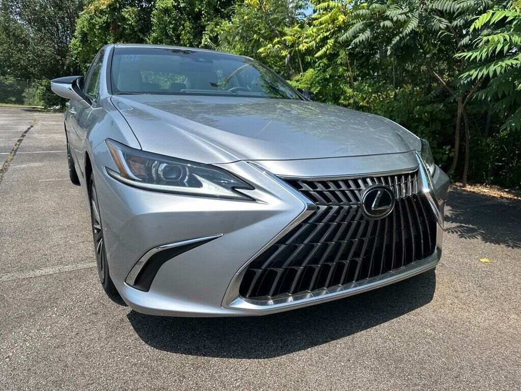 2025 LEXUS ES