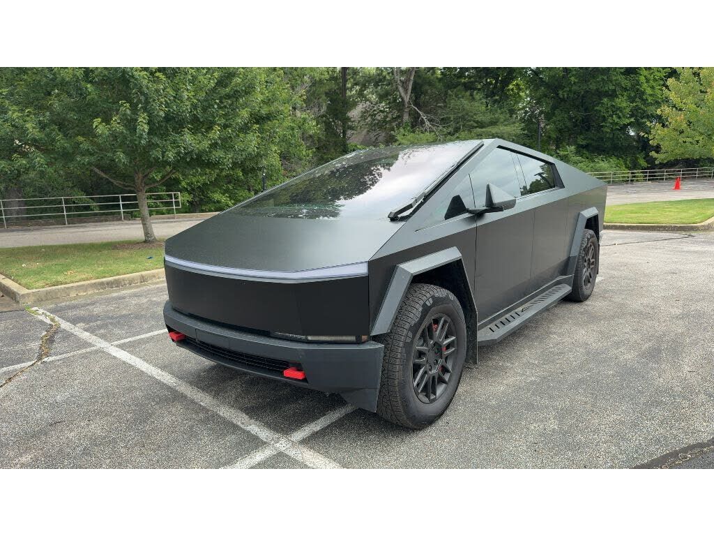 2025 TESLA Cybertruck