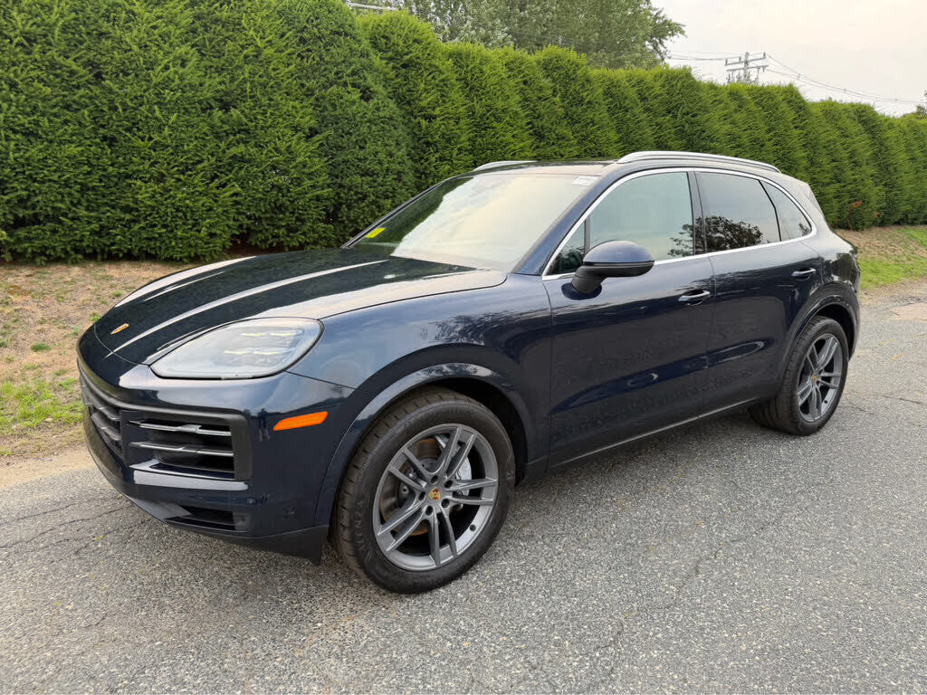 2024 PORSCHE Cayenne
