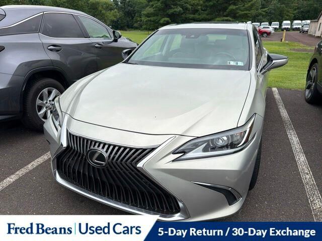 2019 LEXUS ES