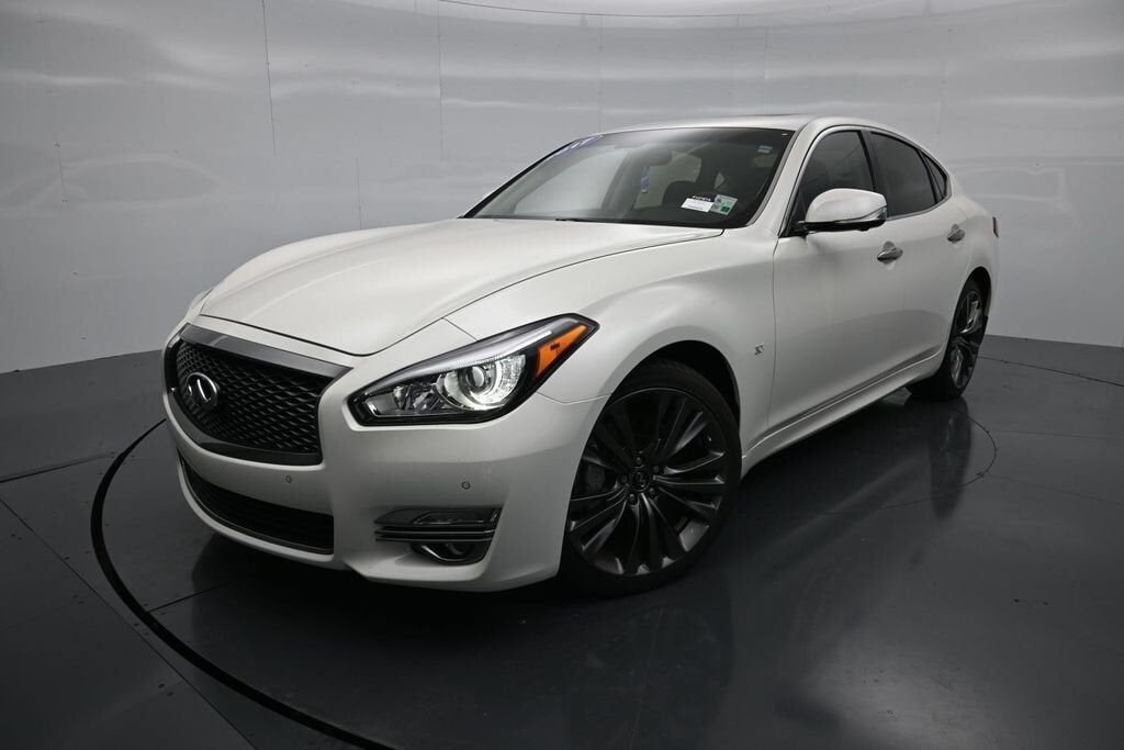 2017 INFINITI Q70