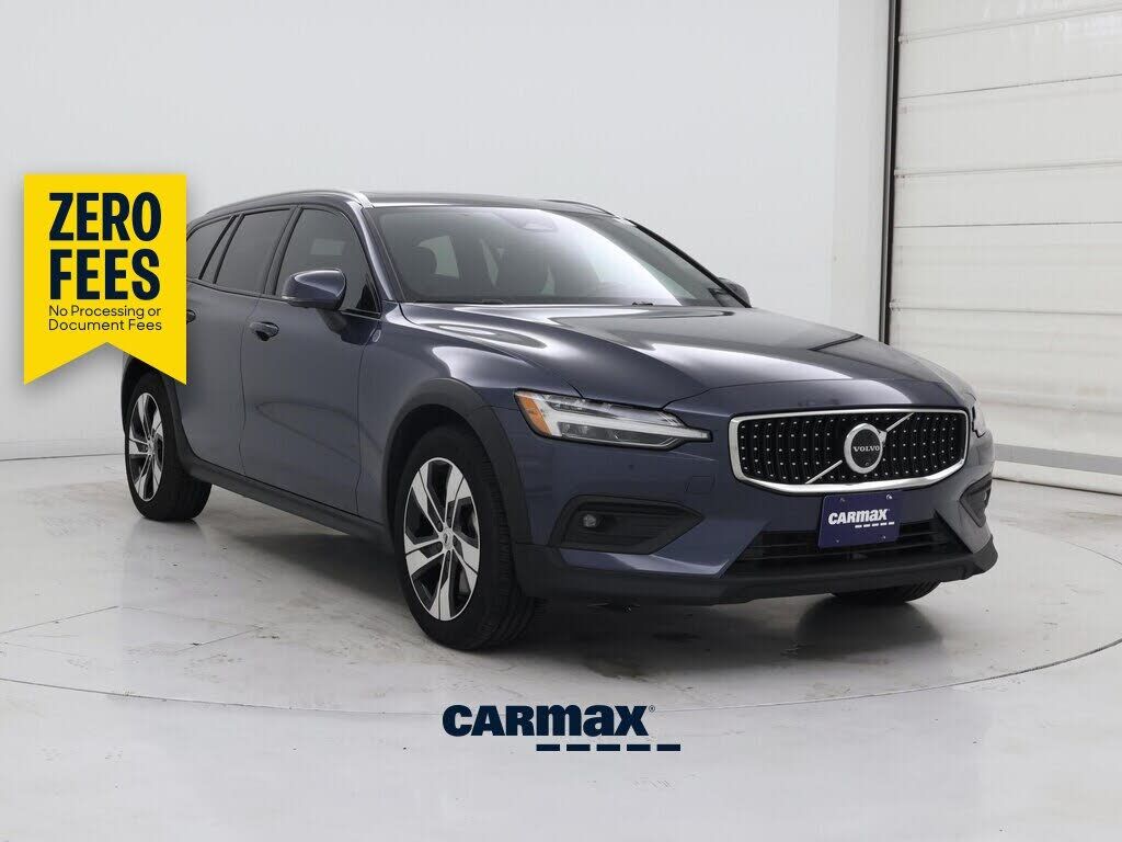 2025 VOLVO V60CC