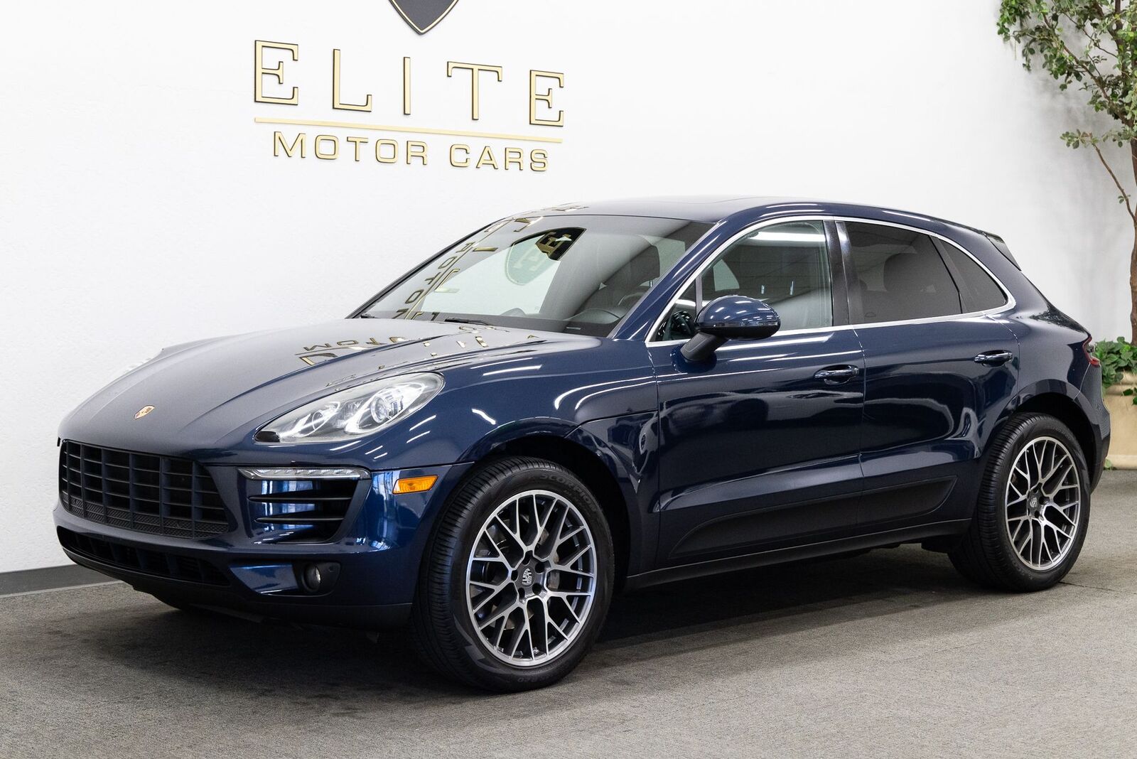 2015 PORSCHE Macan
