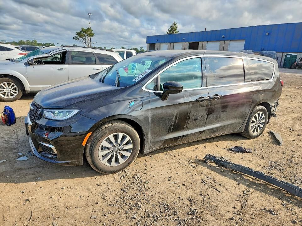 2022 CHRYSLER Pacifica