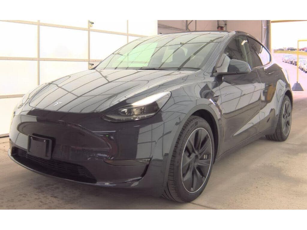 2024 TESLA Model Y