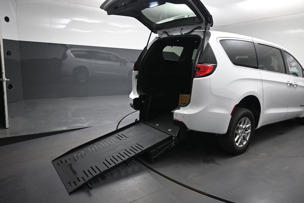 2025 CHRYSLER Pacifica