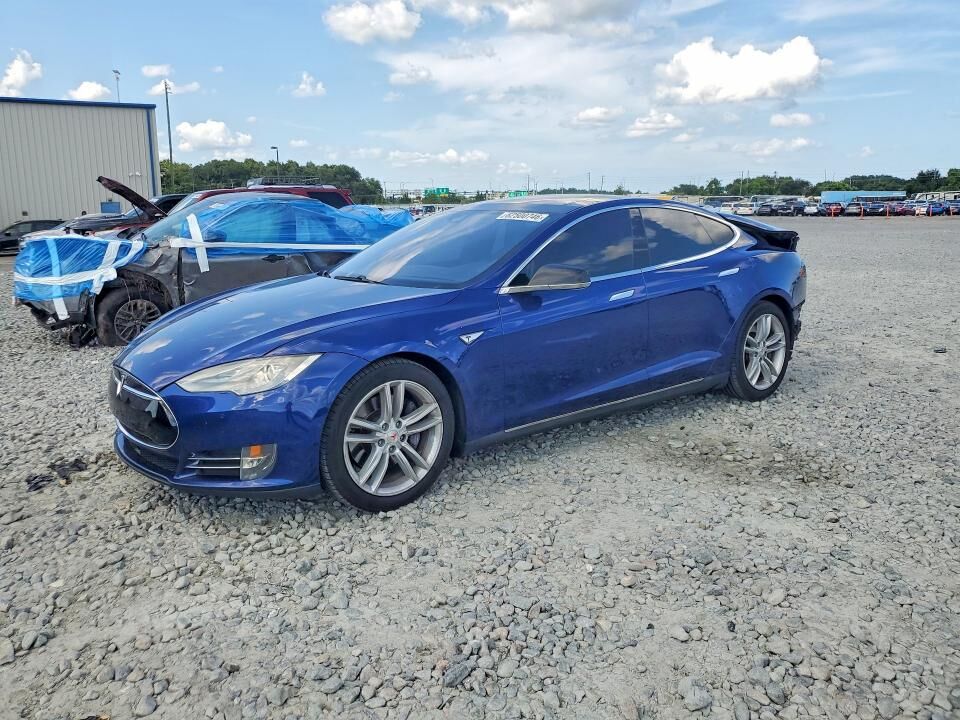 2015 TESLA Model S