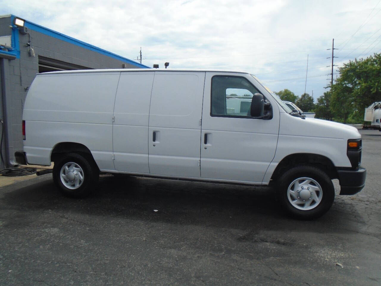 2013 FORD E-350