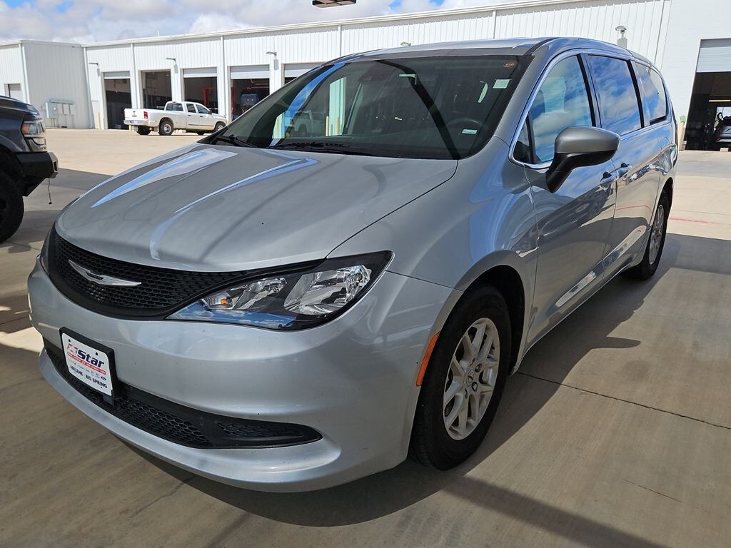 2023 CHRYSLER Voyager