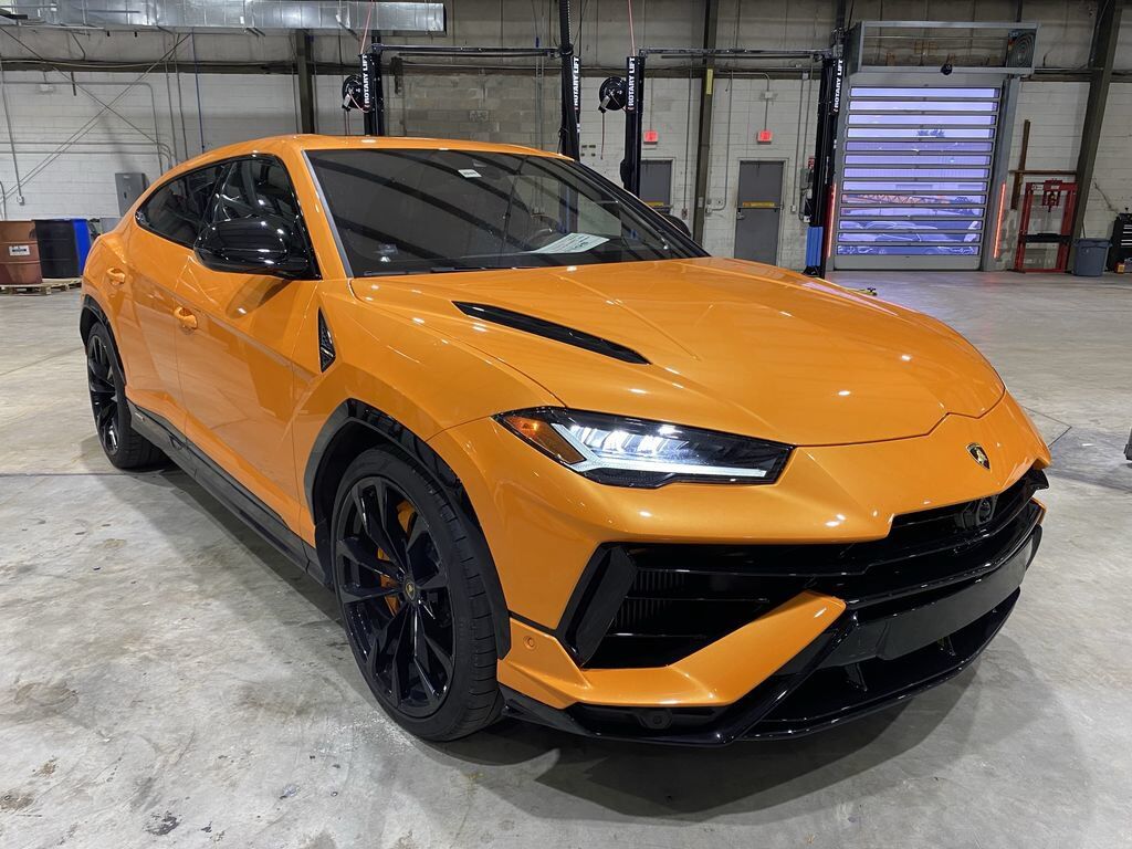 2024 LAMBORGHINI URUS