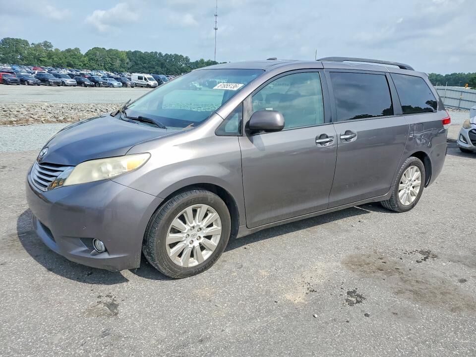 2012 TOYOTA Sienna