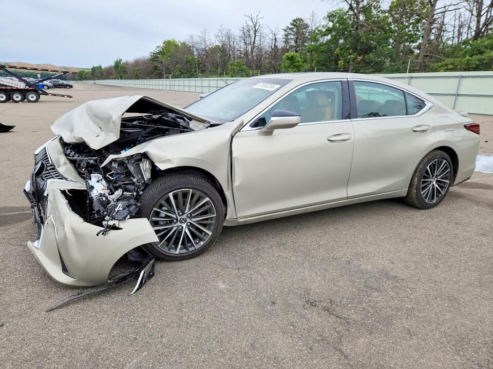 2025 LEXUS ES