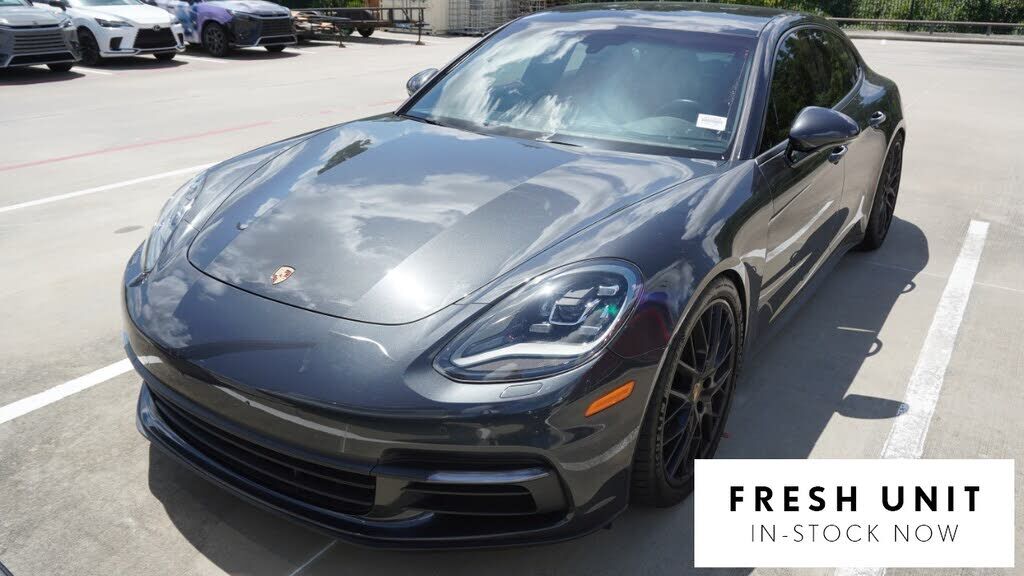 2018 PORSCHE Panamera