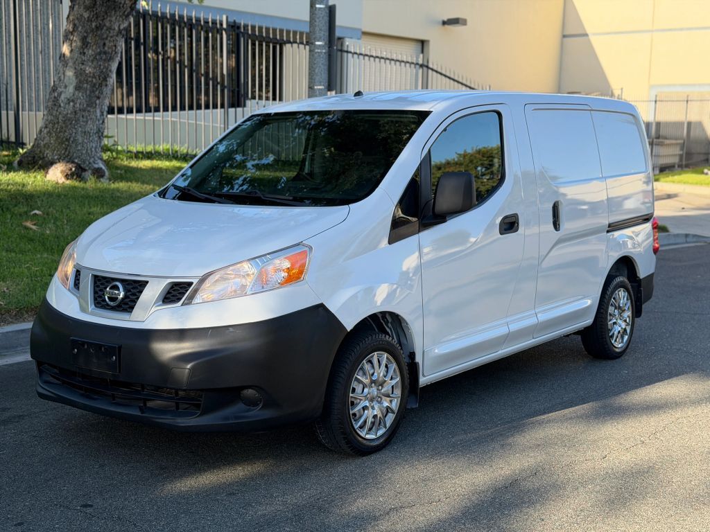 2017 NISSAN NV200