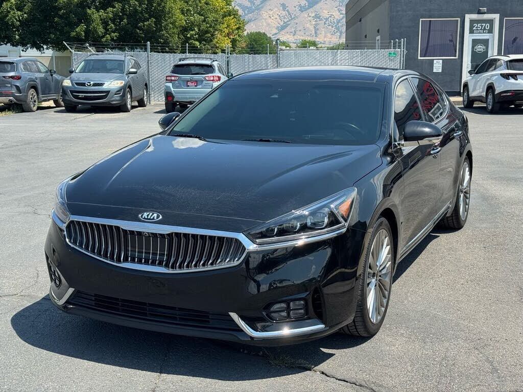 2017 KIA Cadenza