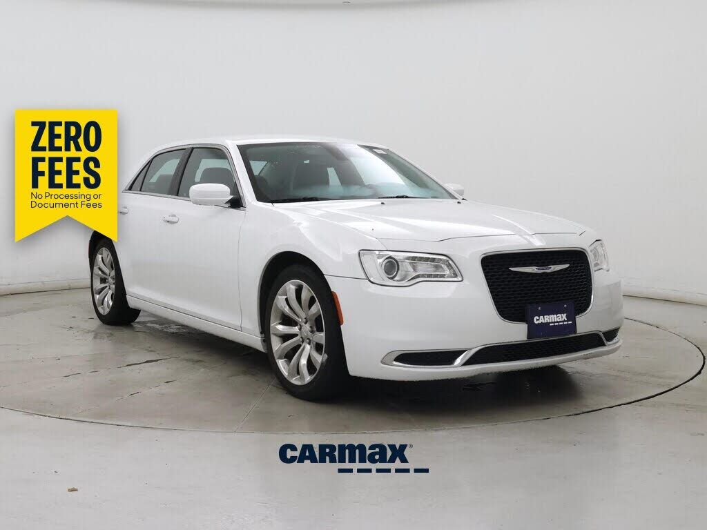 2019 CHRYSLER 300