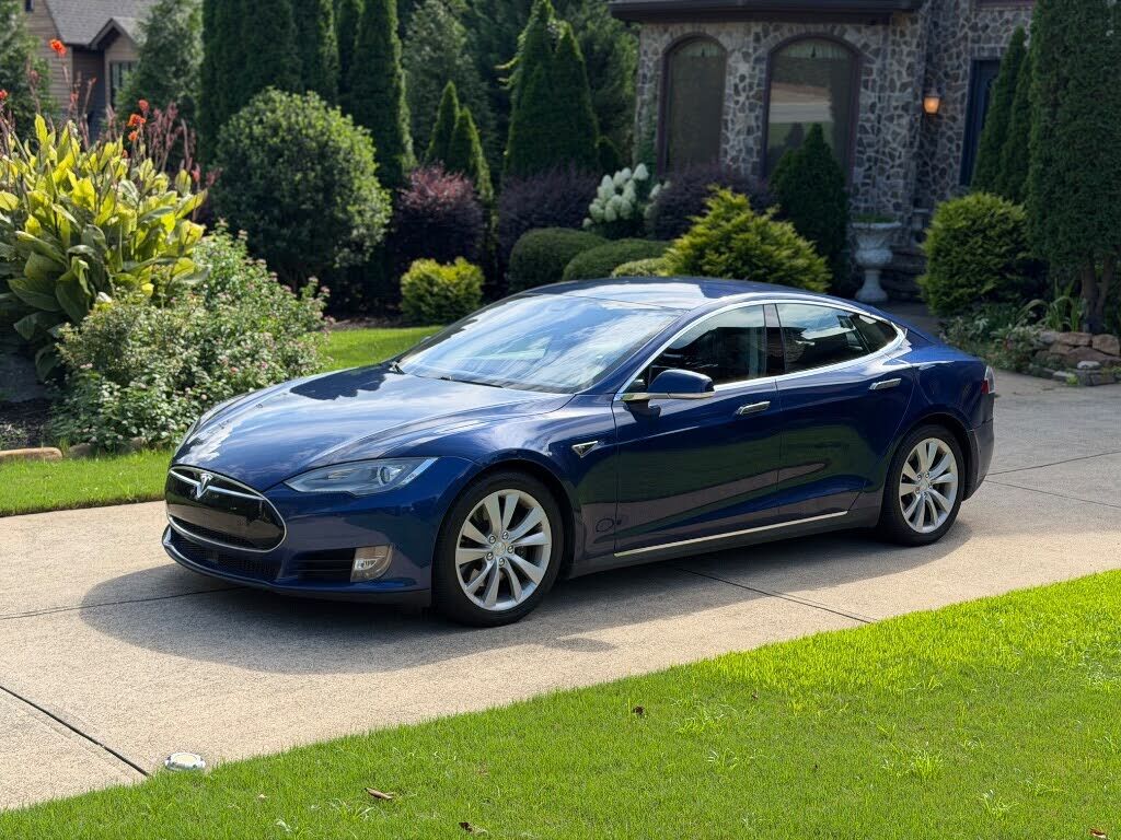 2015 TESLA Model S