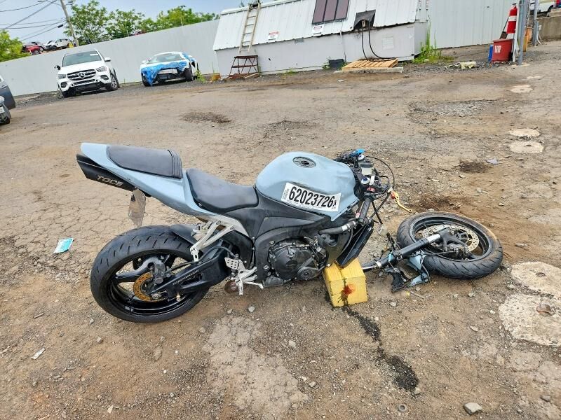 2009 HONDA CB