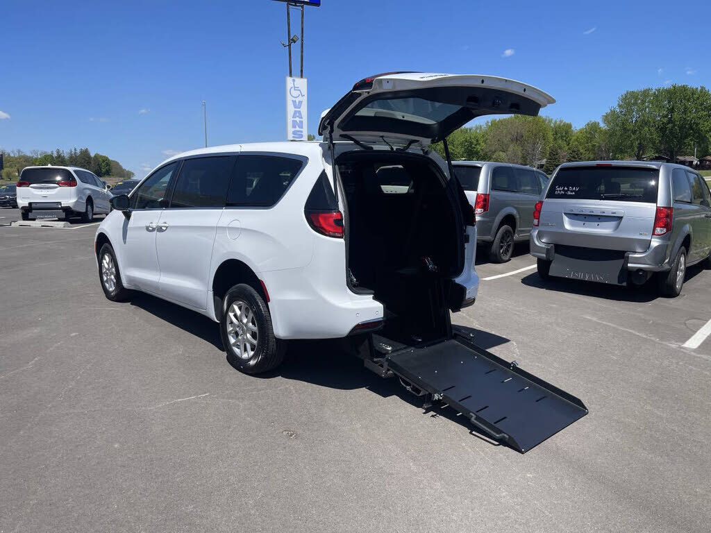 2025 CHRYSLER Pacifica