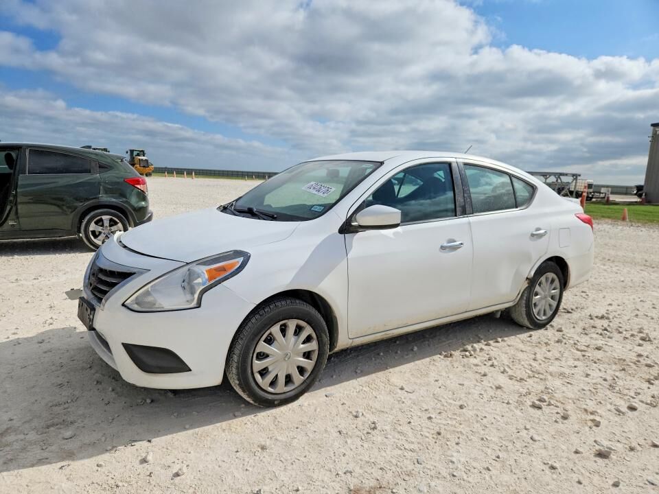2017 NISSAN Versa