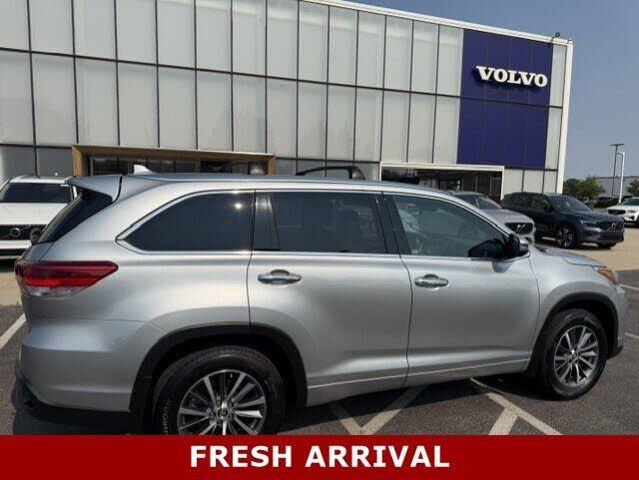 2017 TOYOTA Highlander