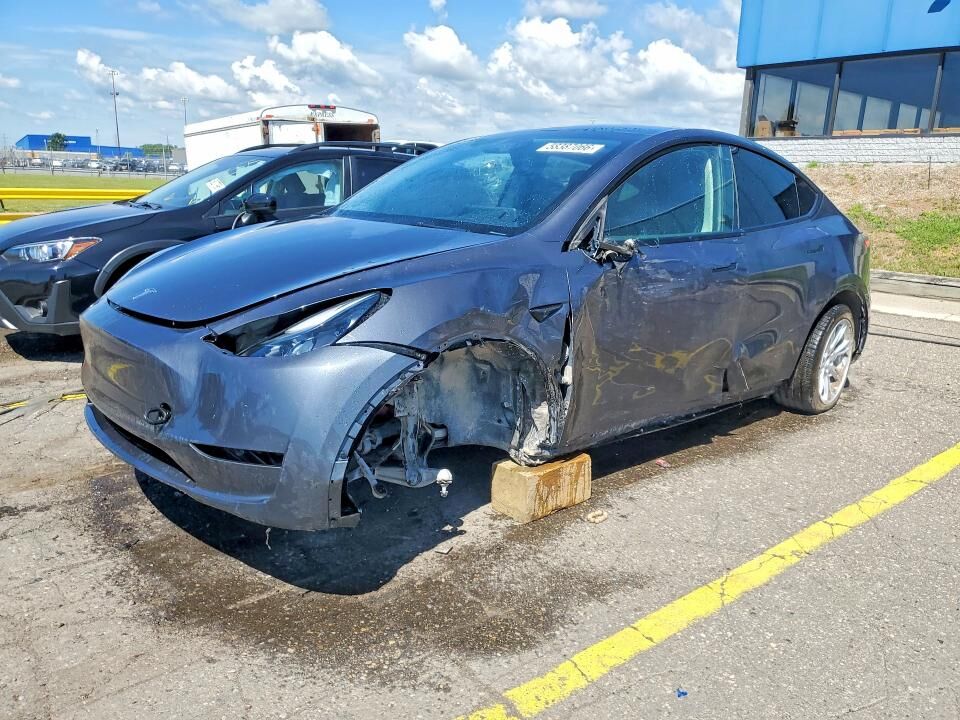 2023 TESLA Model Y