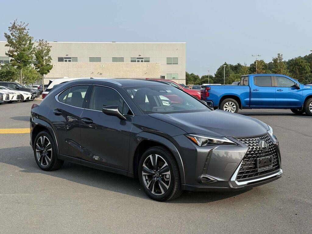 2025 LEXUS UX