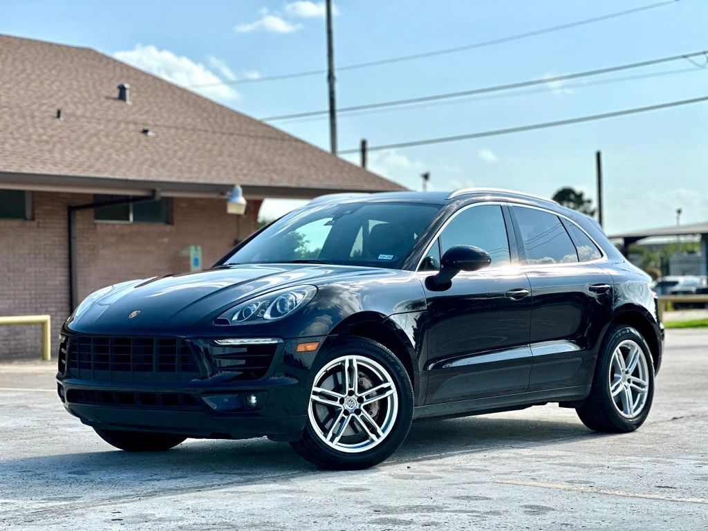 2017 PORSCHE Macan