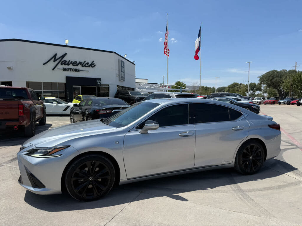 2022 LEXUS ES