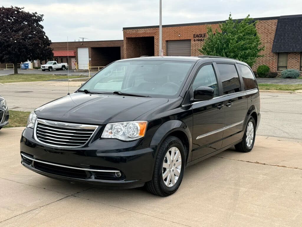2016 CHRYSLER Town and Country