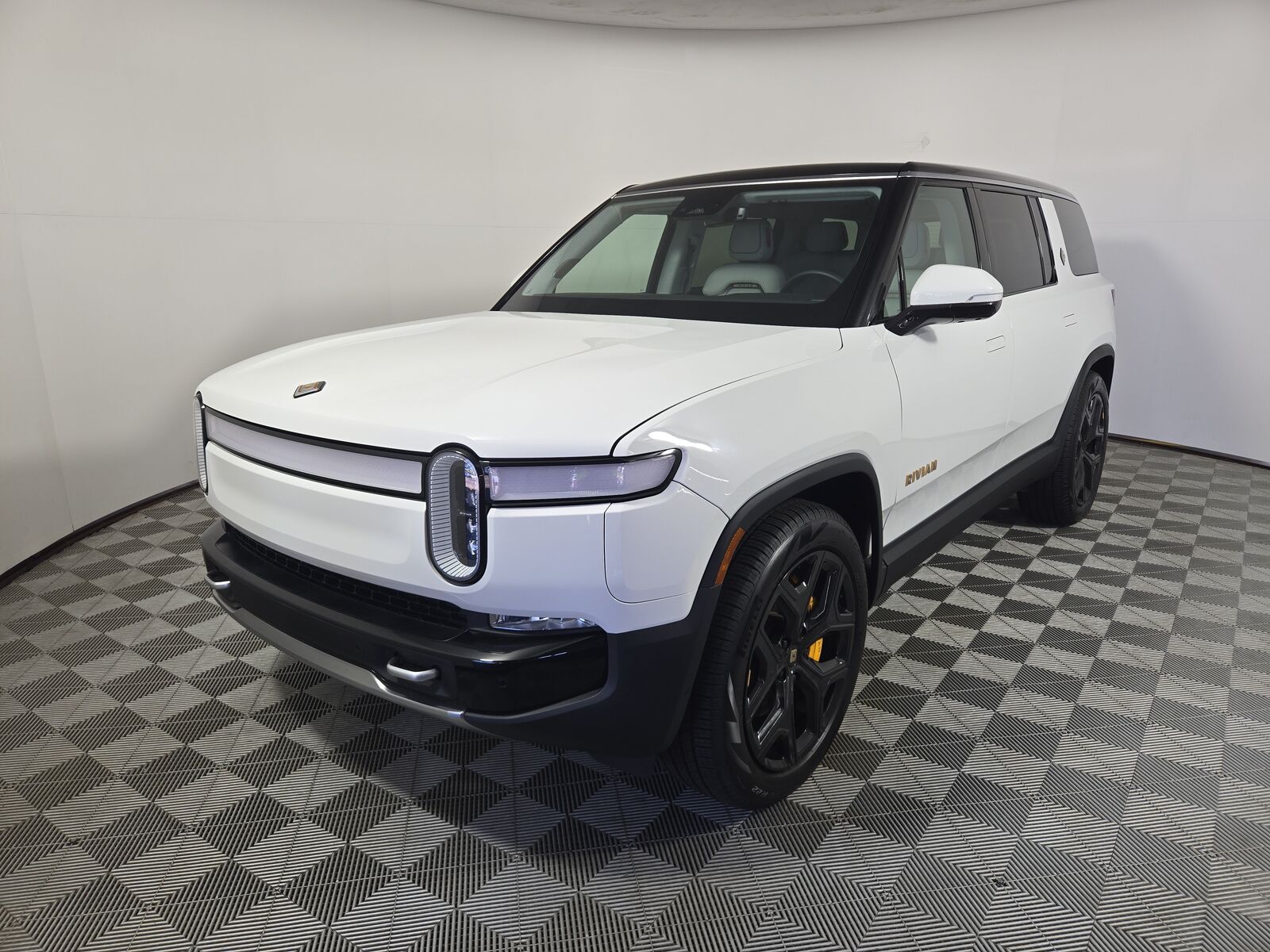 2024 RIVIAN R1S