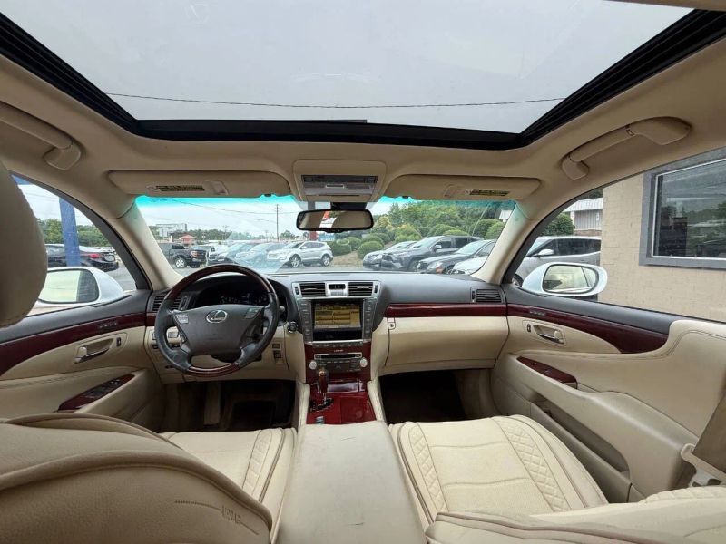 2011 LEXUS LS