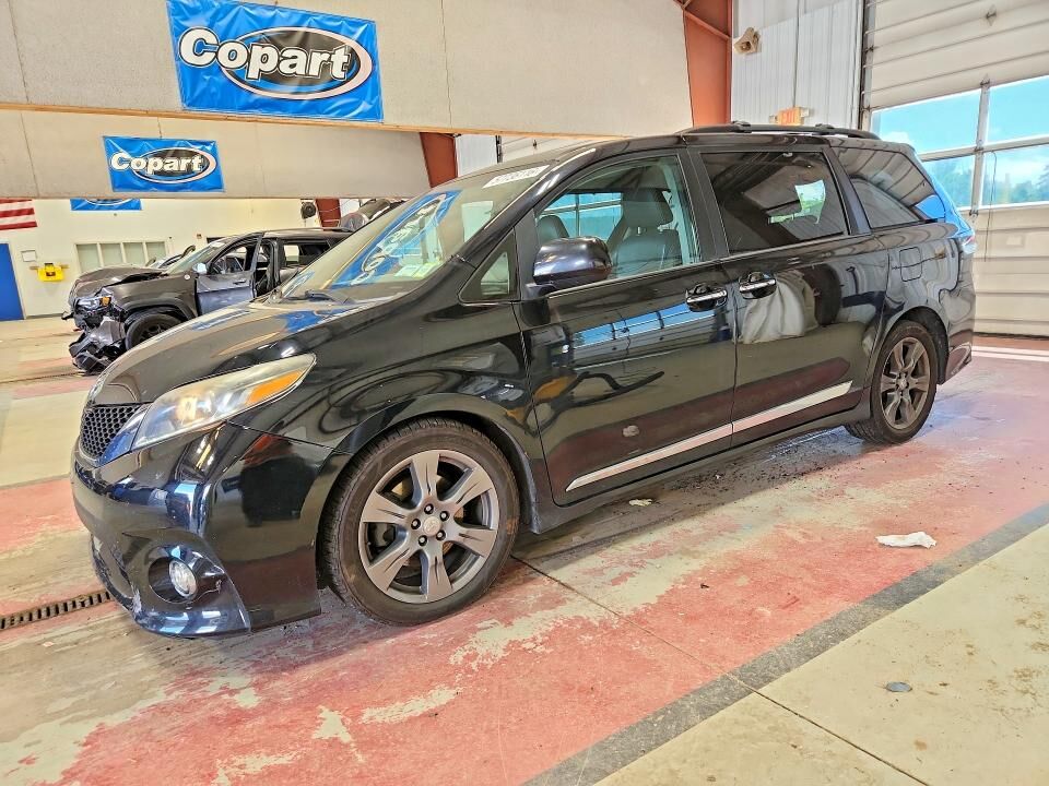 2017 TOYOTA Sienna