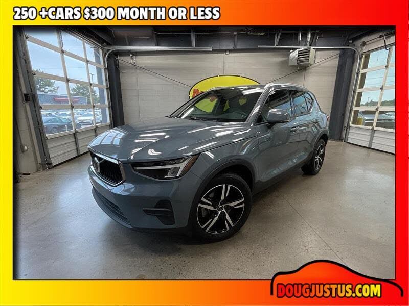 2023 VOLVO XC40