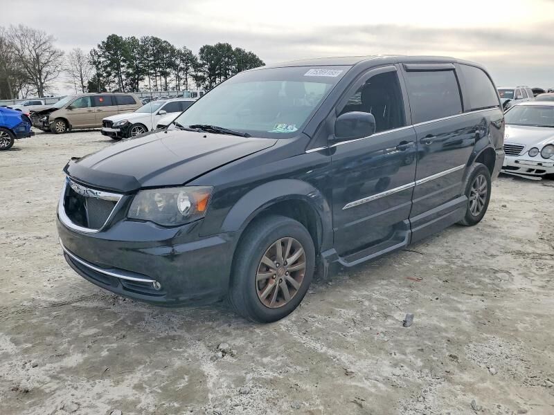 2015 CHRYSLER Town and Country