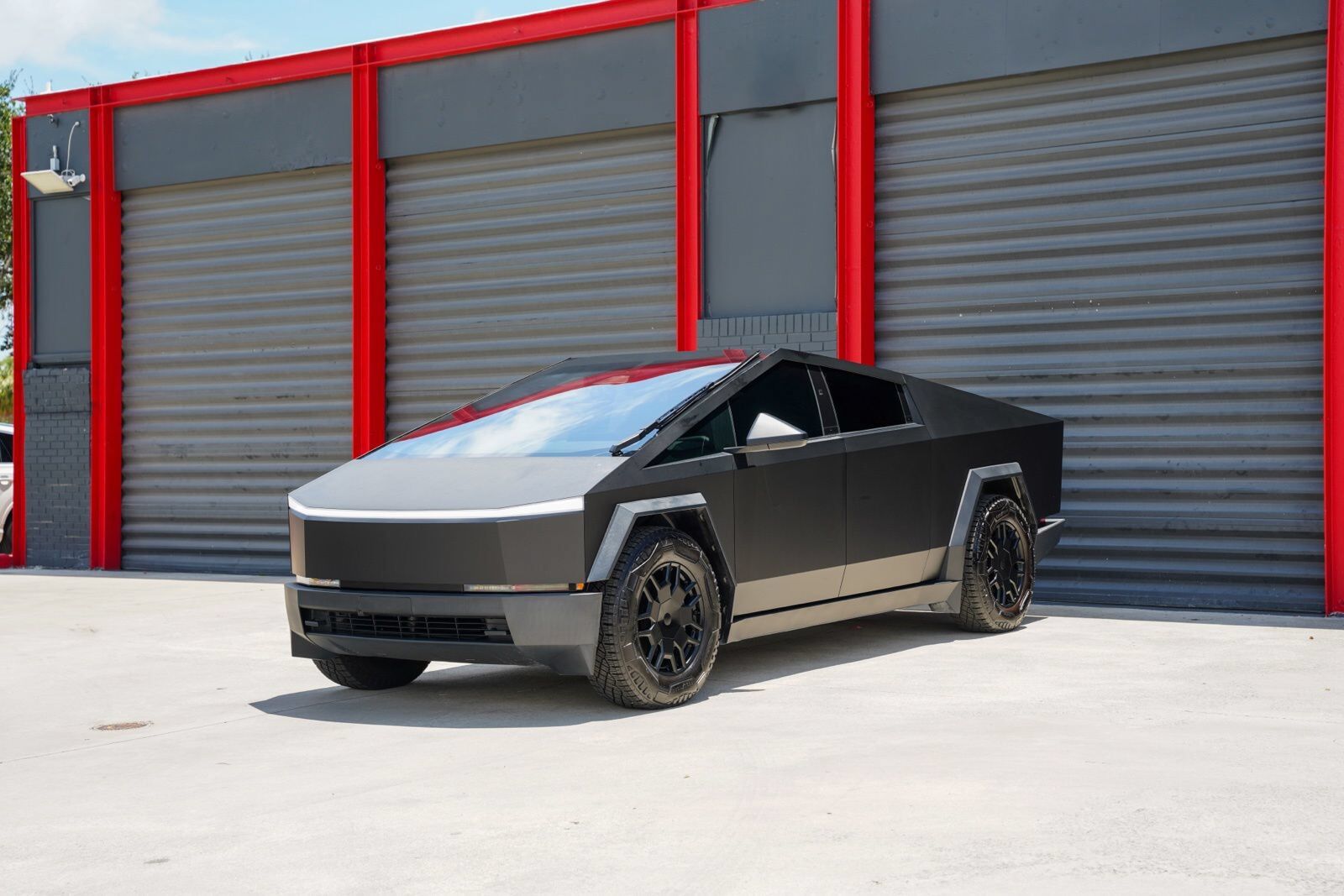2024 TESLA Cybertruck