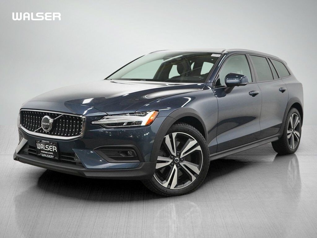 2023 VOLVO V60CC