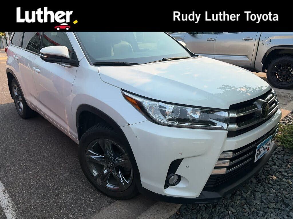 2017 TOYOTA Highlander