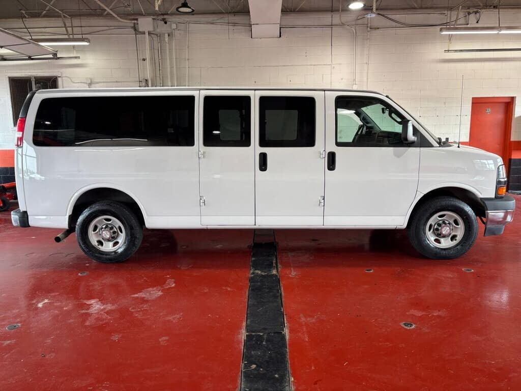 2017 CHEVROLET Express