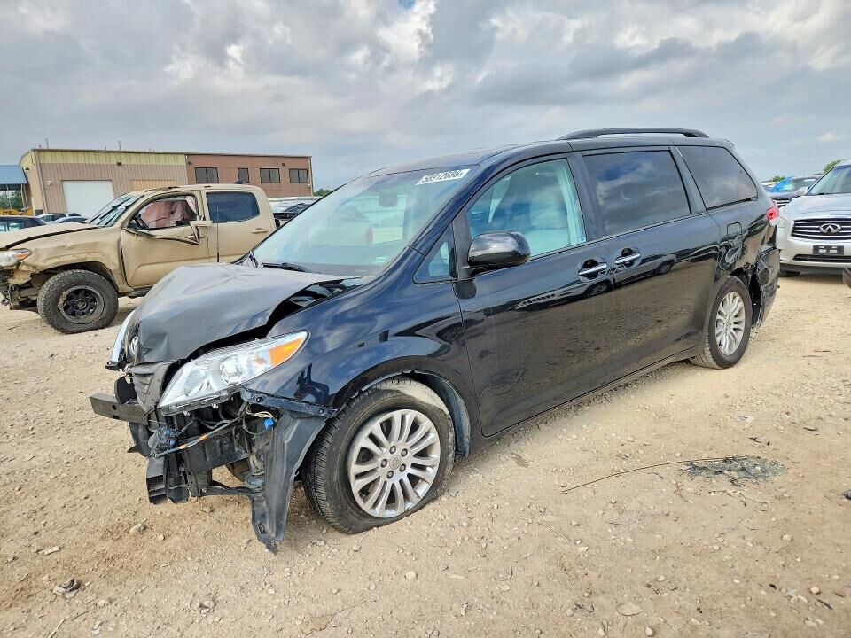 2014 TOYOTA Sienna