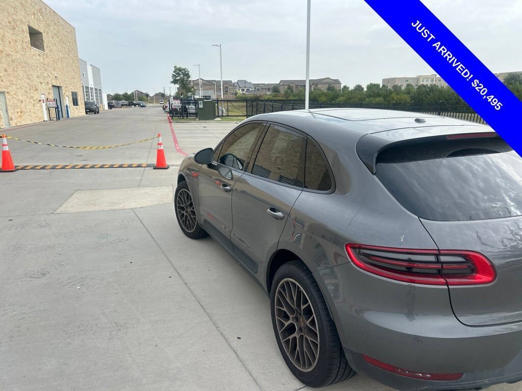2018 PORSCHE Macan