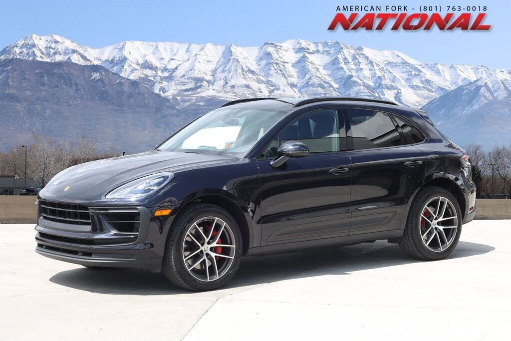 2022 PORSCHE Macan