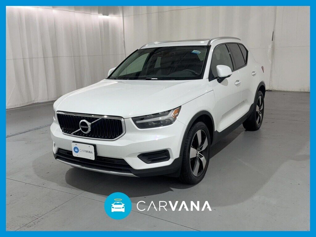 2022 VOLVO XC40