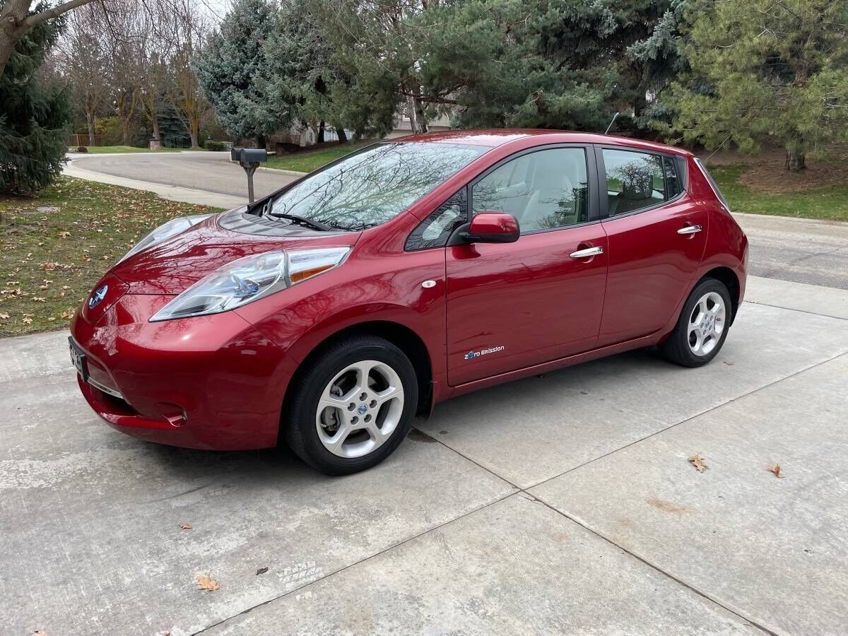 2011 NISSAN Leaf
